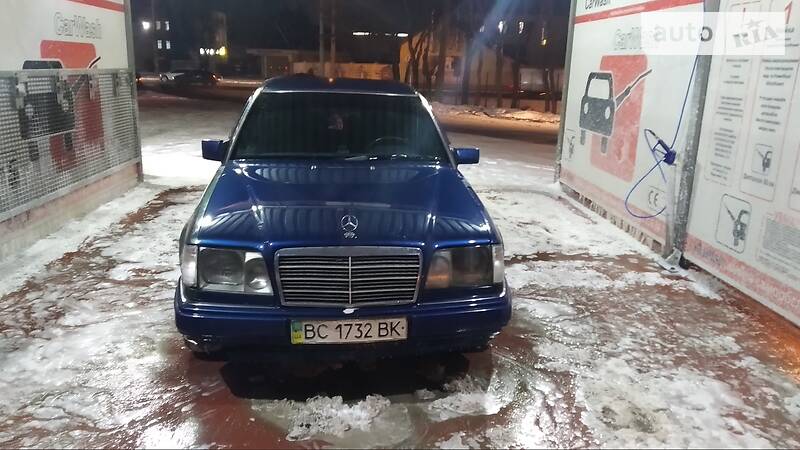 Седан Mercedes-Benz E-Class 1994 в Львові