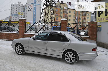 Седан Mercedes-Benz E-Class 2001 в Івано-Франківську
