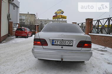 Седан Mercedes-Benz E-Class 2001 в Івано-Франківську