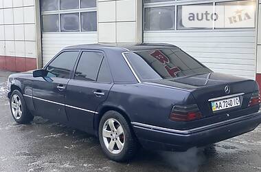 Седан Mercedes-Benz E-Class 1993 в Києві