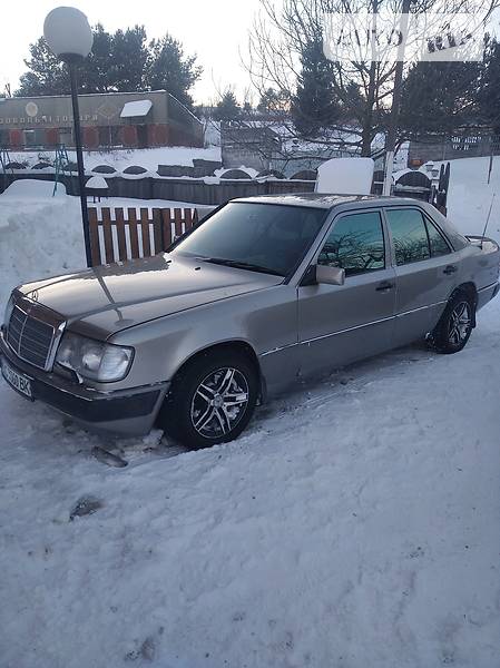 Седан Mercedes-Benz E-Class 1989 в Львові