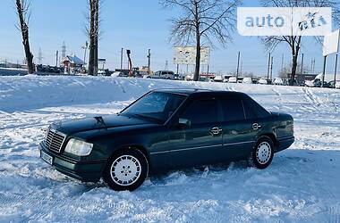 Седан Mercedes-Benz E-Class 1995 в Ровно