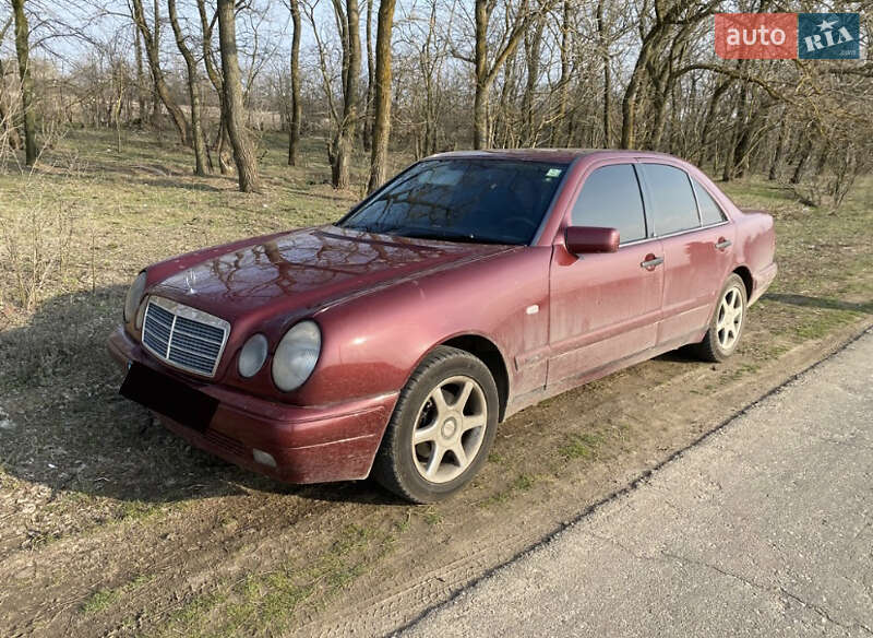 Седан Mercedes-Benz E-Class 1995 в Одессе