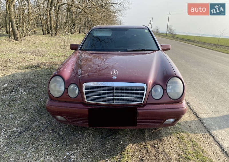 Седан Mercedes-Benz E-Class 1995 в Одессе