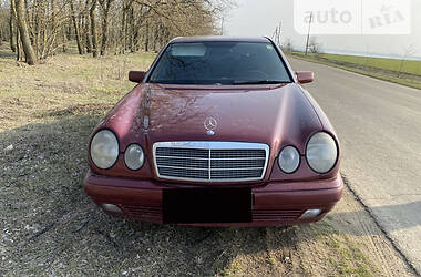 Седан Mercedes-Benz E-Class 1995 в Одессе