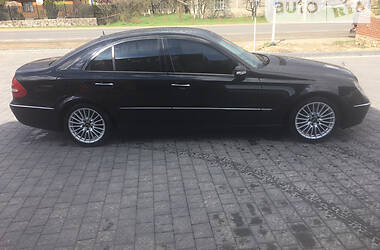 Седан Mercedes-Benz E-Class 2004 в Долине