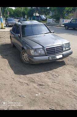 Седан Mercedes-Benz E-Class 1992 в Борщеве