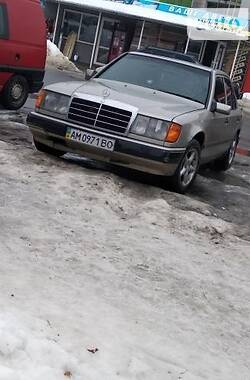 Седан Mercedes-Benz E-Class 1988 в Кременце