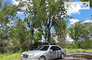 Седан Mercedes-Benz E-Class 1998 в Днепре