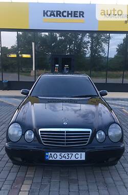 Седан Mercedes-Benz E-Class 1999 в Иршаве