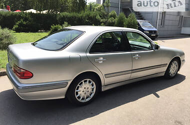 Седан Mercedes-Benz E-Class 2000 в Мариуполе