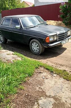 Седан Mercedes-Benz E-Class 1976 в Броварах