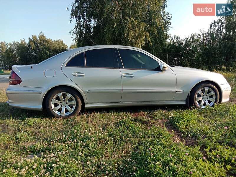 Седан Mercedes-Benz E-Class 2002 в Гадяче