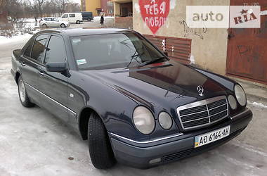 Седан Mercedes-Benz E-Class 1998 в Ужгороде