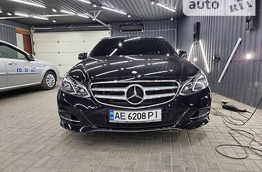 Седан Mercedes-Benz E-Class 2013 в Днепре