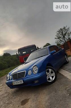 Седан Mercedes-Benz E-Class 2001 в Ужгороді