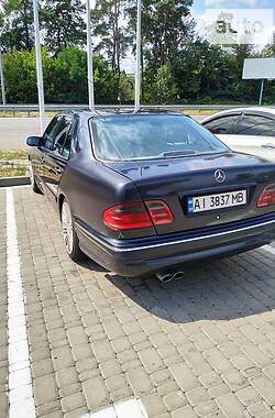 Седан Mercedes-Benz E-Class 1999 в Киеве