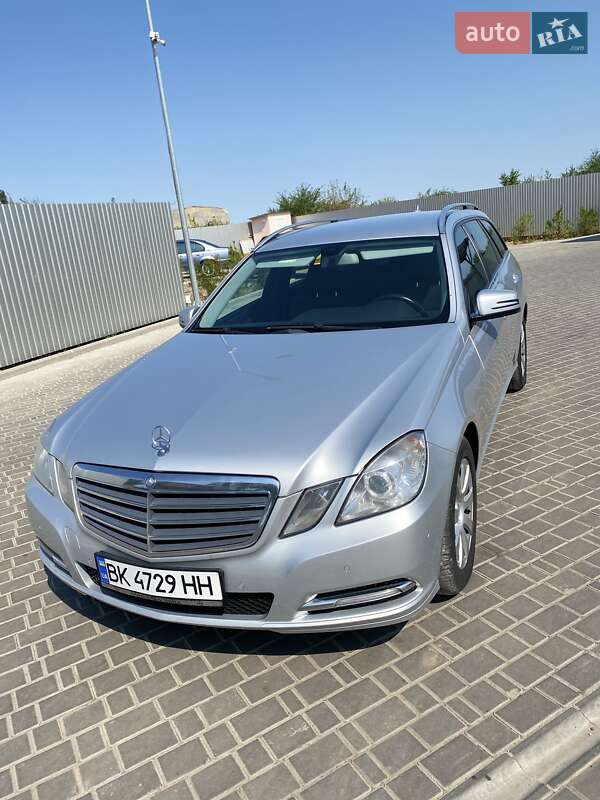 Универсал Mercedes-Benz E-Class 2012 в 