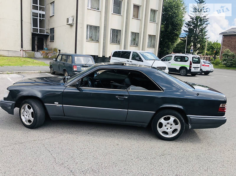Купе Mercedes-Benz E-Class 1990 в 