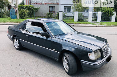Купе Mercedes-Benz E-Class 1990 в 