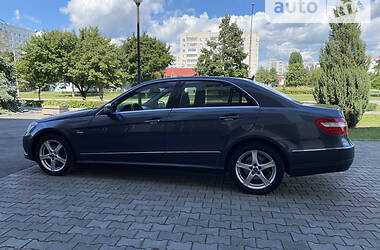 Седан Mercedes-Benz E-Class 2010 в Нетешине