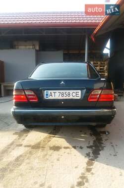 Седан Mercedes-Benz E-Class 2001 в 