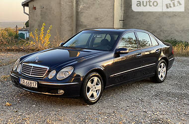 Седан Mercedes-Benz E-Class 2003 в Черновцах