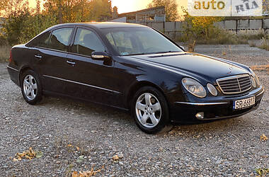 Седан Mercedes-Benz E-Class 2003 в Черновцах