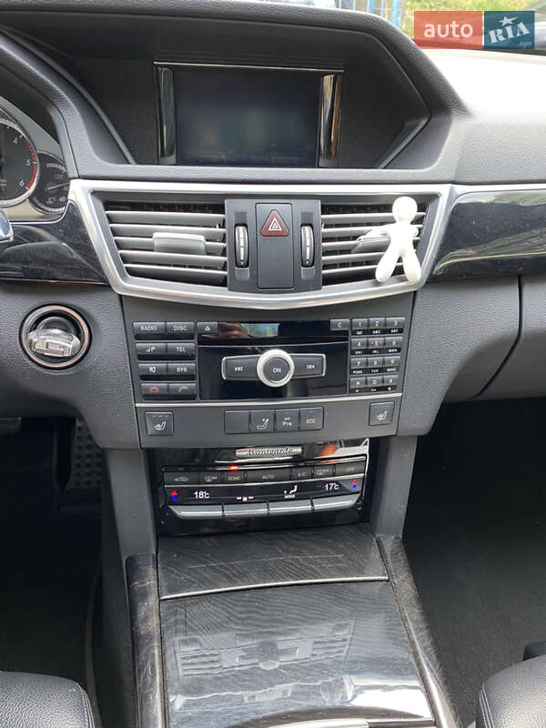 Седан Mercedes-Benz E-Class 2012 в Киеве