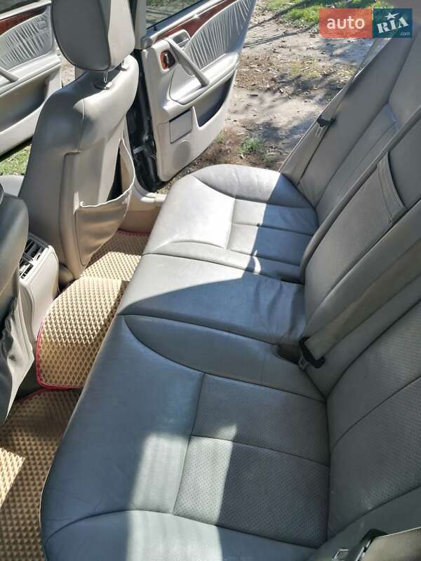 Седан Mercedes-Benz E-Class 2001 в Львові