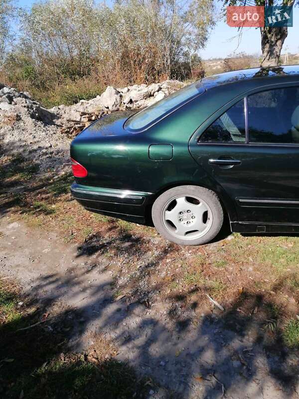 Седан Mercedes-Benz E-Class 2001 в Львові