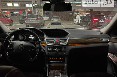 Седан Mercedes-Benz E-Class 2012 в Харкові