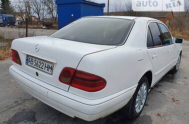 Седан Mercedes-Benz E-Class 1996 в Казатине