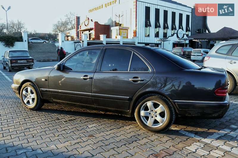 Седан Mercedes-Benz E-Class 1998 в Черновцах