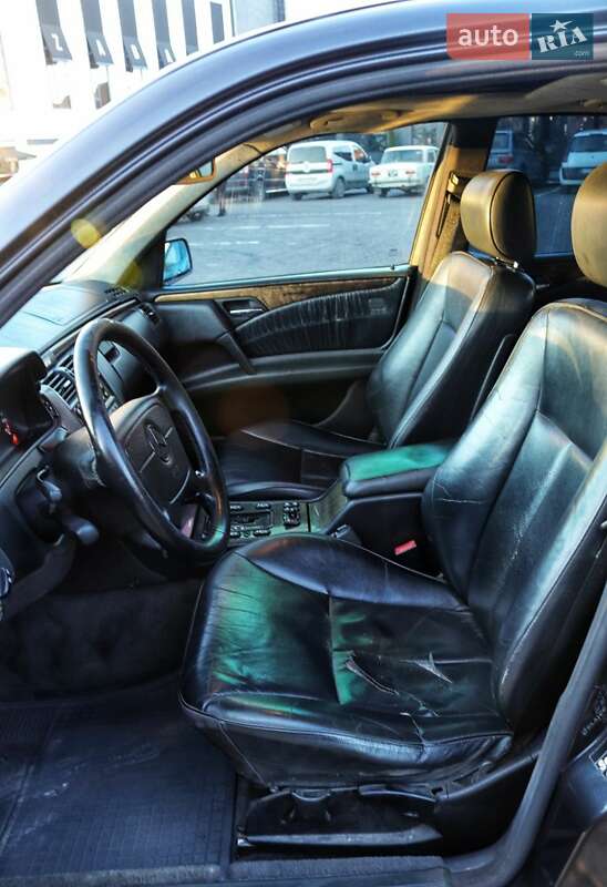 Седан Mercedes-Benz E-Class 1998 в Черновцах