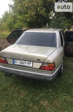 Седан Mercedes-Benz E-Class 1992 в Барышевке