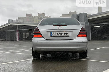 Седан Mercedes-Benz E-Class 2004 в Киеве