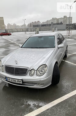 Седан Mercedes-Benz E-Class 2004 в Киеве