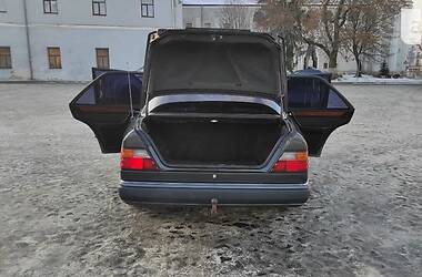 Седан Mercedes-Benz E-Class 1993 в Луцке