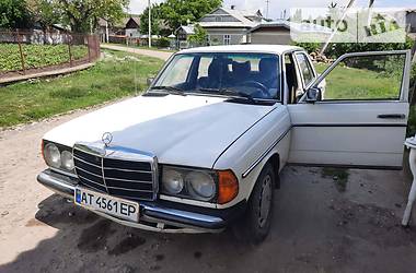 Седан Mercedes-Benz E-Class 1982 в Городенке