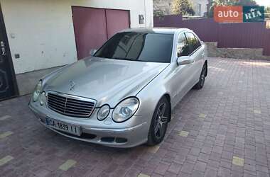 Седан Mercedes-Benz E-Class 2004 в Умані