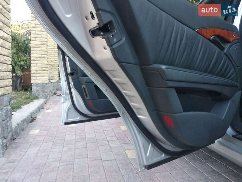 Седан Mercedes-Benz E-Class 2004 в Умані