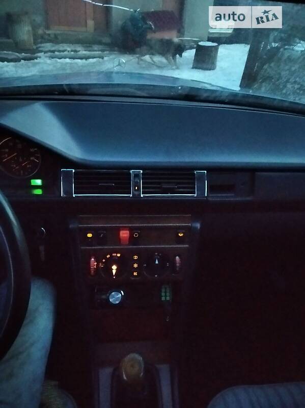 Седан Mercedes-Benz E-Class 1986 в Львове