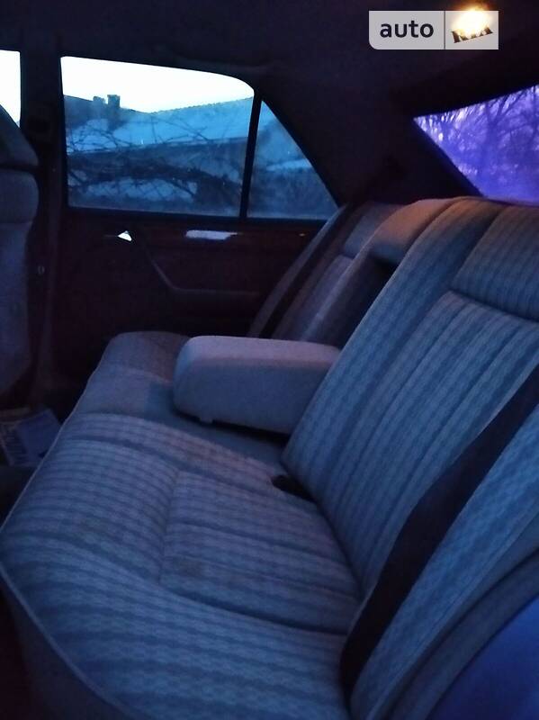 Седан Mercedes-Benz E-Class 1986 в Львове