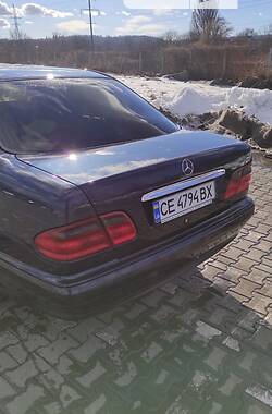 Седан Mercedes-Benz E-Class 2001 в Чернівцях