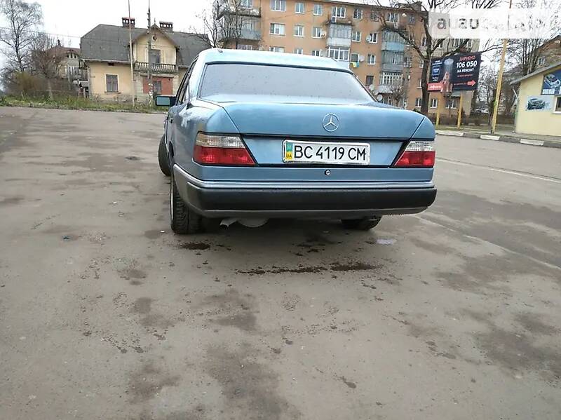 Седан Mercedes-Benz E-Class 1986 в Львове