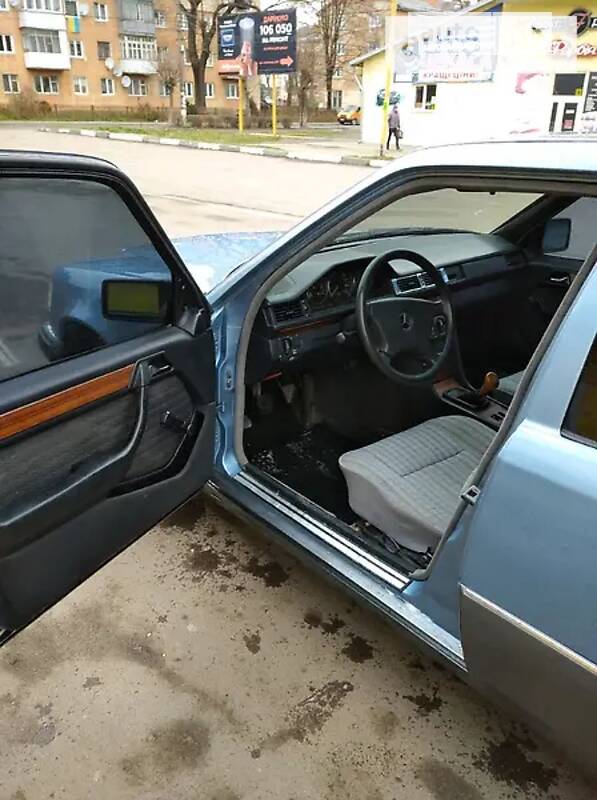 Седан Mercedes-Benz E-Class 1986 в Львове