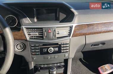 Седан Mercedes-Benz E-Class 2011 в Чернівцях