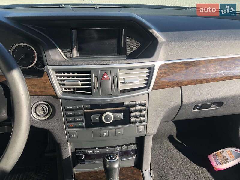 Седан Mercedes-Benz E-Class 2011 в Чернівцях