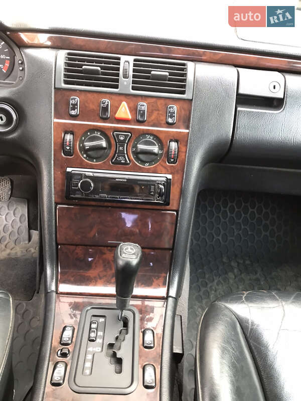 Седан Mercedes-Benz E-Class 1997 в Николаеве